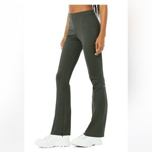 ALO SIZE L NWT OLIVE GREEN FLARE LEGGINGS